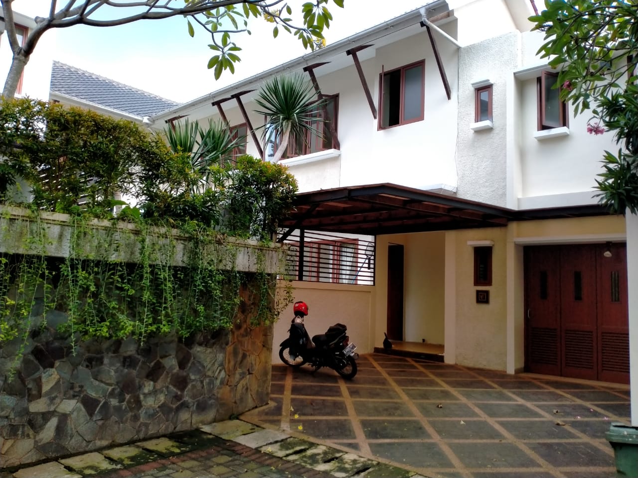Disewakan Rumah di Cilandak Jakarta Selatan Kondisi Semi Furnished